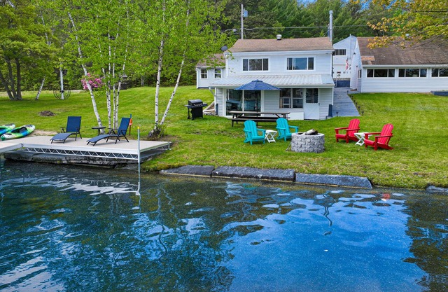 Lakefront cottage & bunkhouse with hot tub, game room, & fireplace - near skiing