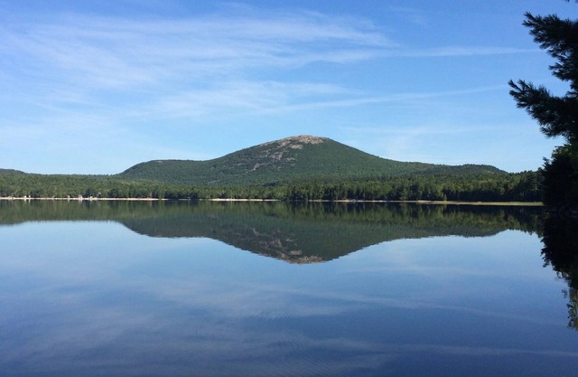 Lakefront cottage near Acadia and Bar Harbor