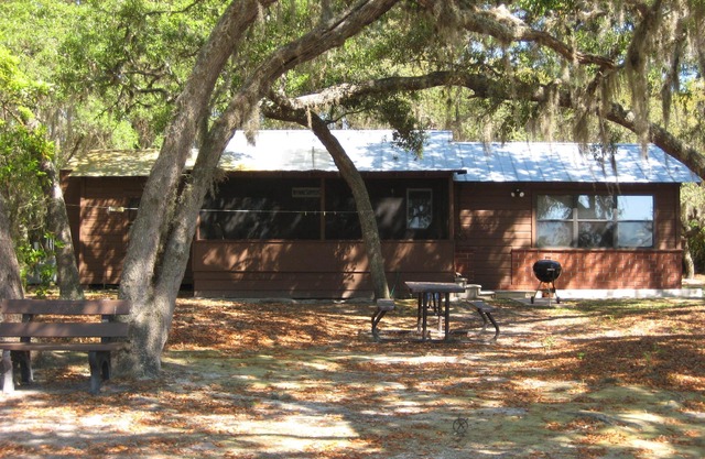 Lakefront Cottage Near Forest & Cities with canoes, grill, and more!