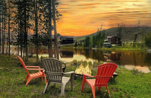 Lakefront! Coyote Cabin - Authentic Cabin Right On Sun Valley Lake!