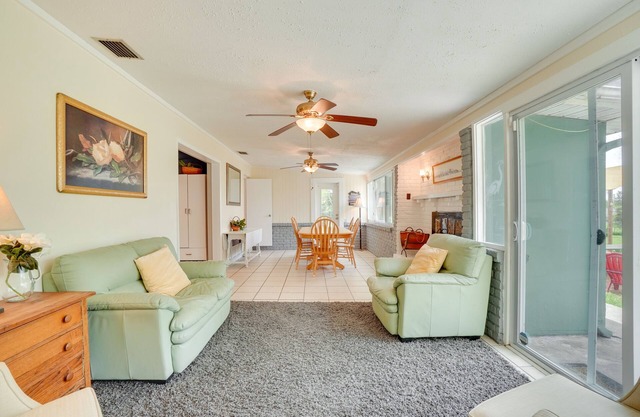 Lakefront Deltona Vacation Rental w/Dock & Kayaks