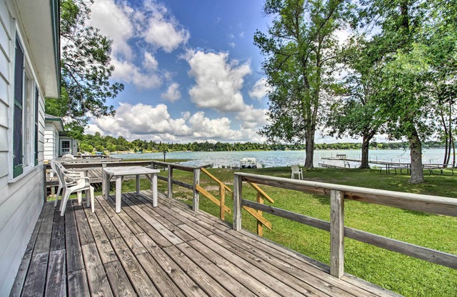 Lakefront Dent Cabin - Boat Rentals & Docks!