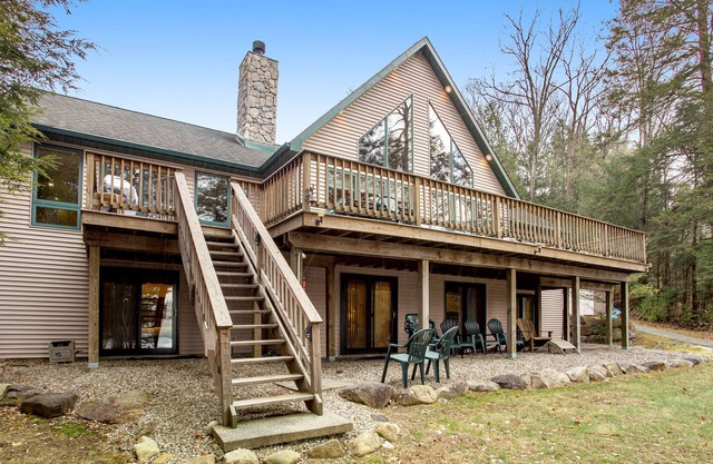 Lakefront, Dog-Friendly Home w/ Lake Views, WiFi, & Lake Access - Snowbirds OK!