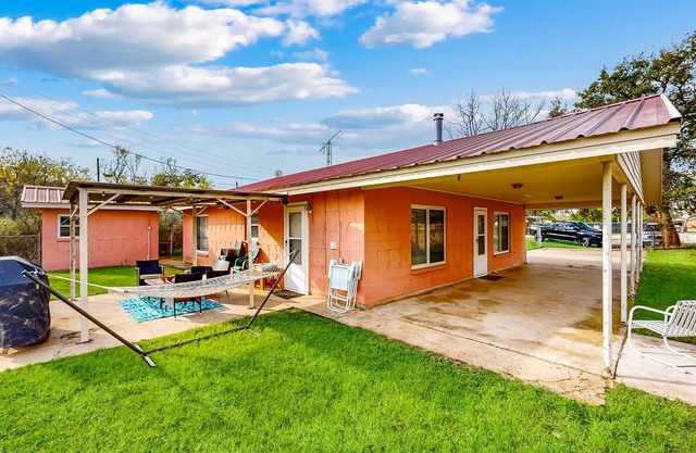 Lakefront, dog-friendly home with patio, lovely view & access to lake activities