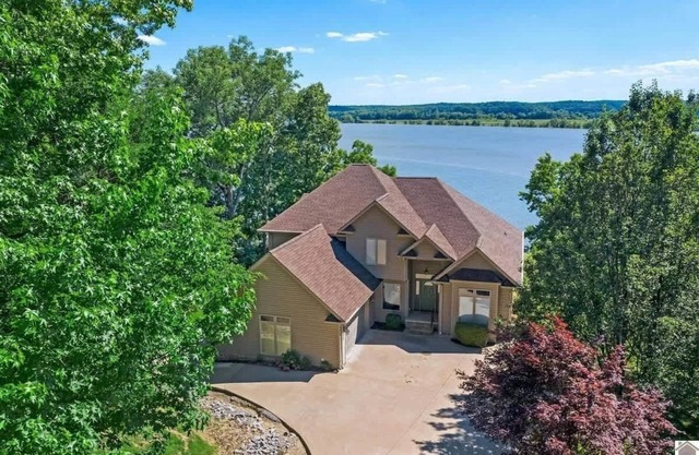 Lakefront Escape - Home Theater & Pool Table