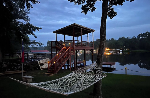 Lakefront Escape w/Firepit & Fireplace – Relax & Recharge in Nature!