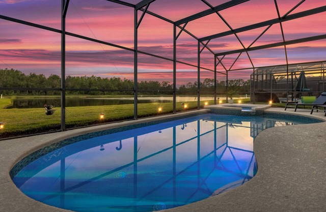 Lakefront Family Getaway with Pool and Game Room. Minutes to Disney!
