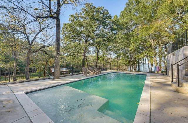 Lakefront Family Home w/Pool in Streetman!