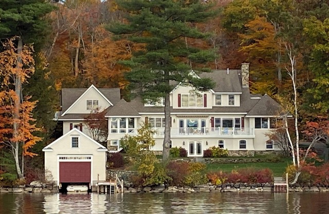 Lakefront Family Home in Estate Area of Wolfeboro