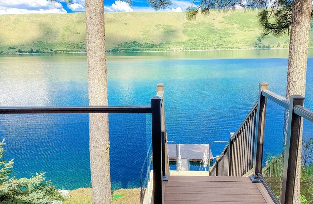 Lakefront family home with private dock, great lake view & deck