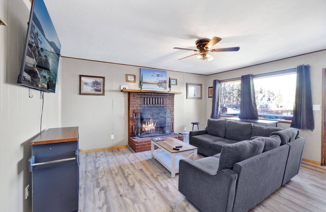 Lakefront Family Cabin at Shore Acres Lodge Big Bear