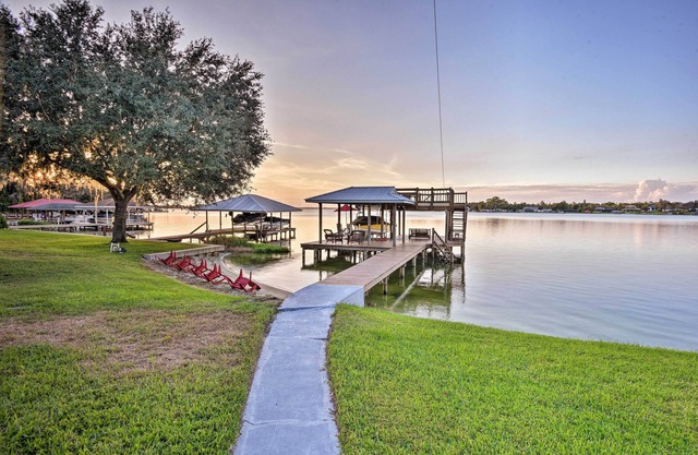 Lakefront Florida Retreat - Pool Table & Boat Dock