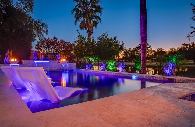 LAKEFRONT!FREE HEATED POOL,SPA. BOAT, KAYAK. EV charger. Ocotillo Chandler.