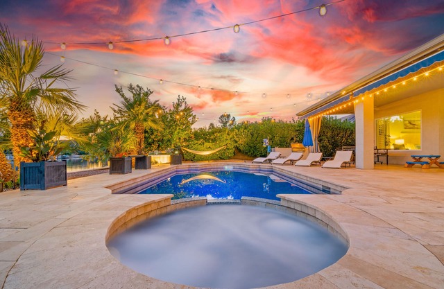 Lakefront!FREE Heated Salt water Pool, Spa! Boat! Kayak! Arcades!EV charger.