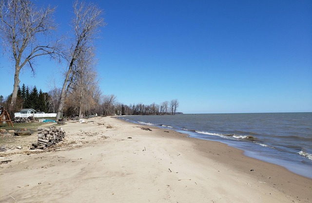 Lakefront Hideaway with Magnificent Sunrises and Private Shoreline.