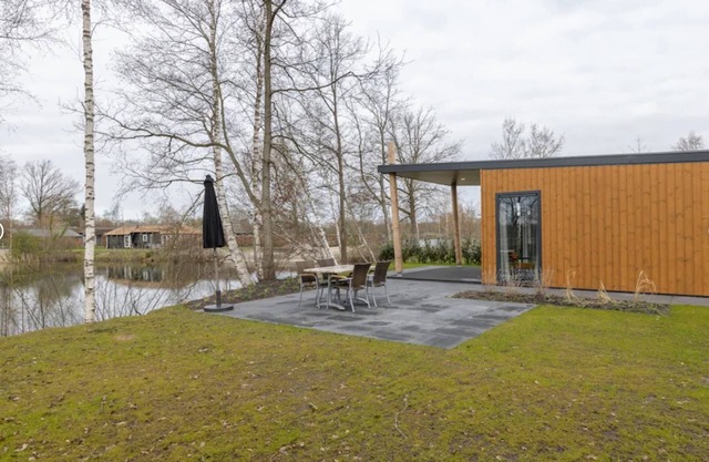 Lakefront Holiday home