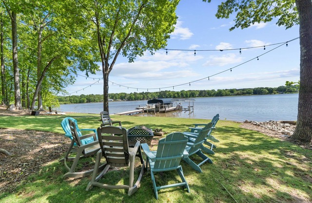 LAKEFRONT HOME DIRECTLY ON LAKE OCONEE WITH BOAT RENTAL