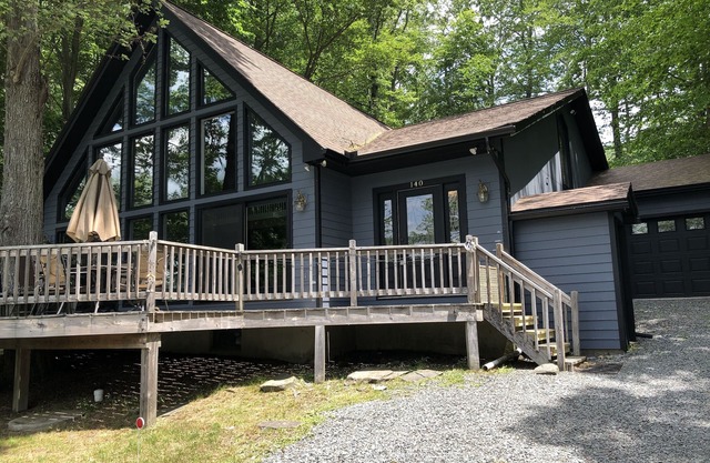 Lakefront Home In The Heart Of The Poconos