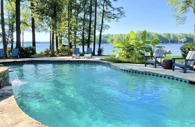 Lakefront Home on Lake Oconee with Salt Water Pool and Hot Tub