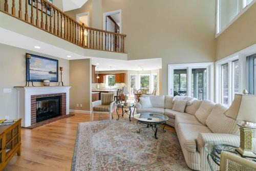 Lakefront - Home Theater, Pool Table