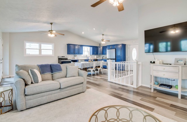 Lakefront Home w/Fire Pit in Eagle Rock