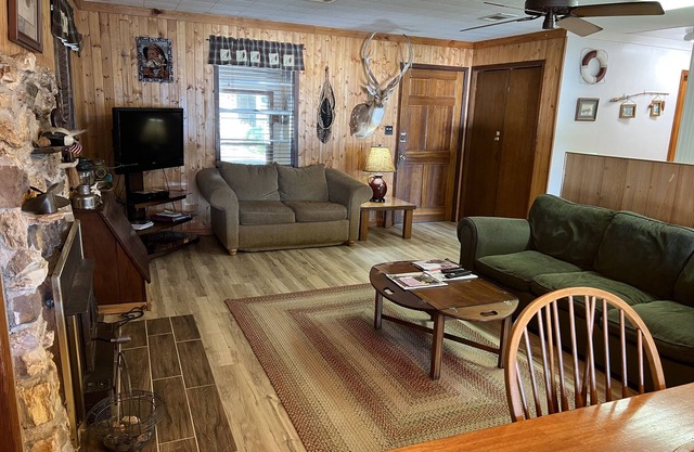 Lakefront Home with Onsite Boat Launch! Great Fishing! Very Relaxing!