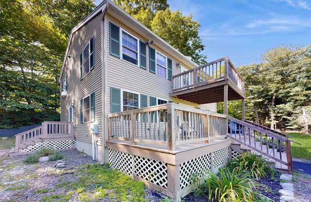 Lakefront home with sunrise views, private dock, kayaks, paddle boards, WFH desk