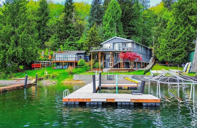 LAKEFRONT HOME with dock! 10 minutes to town, near Gailbraith mountain biking.
