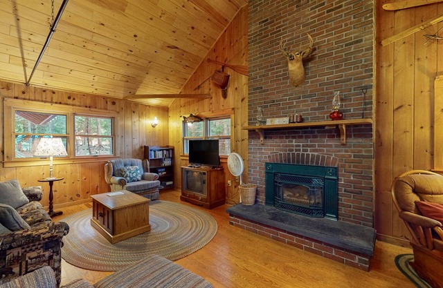 Lakefront Home with Private Dock, Pebble Beach & Enclosed Porch - Dogs Welcome