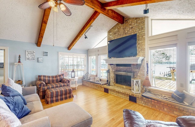 Lakefront Home with Private Dock, Outdoor Kitchen - Dog-Friendly