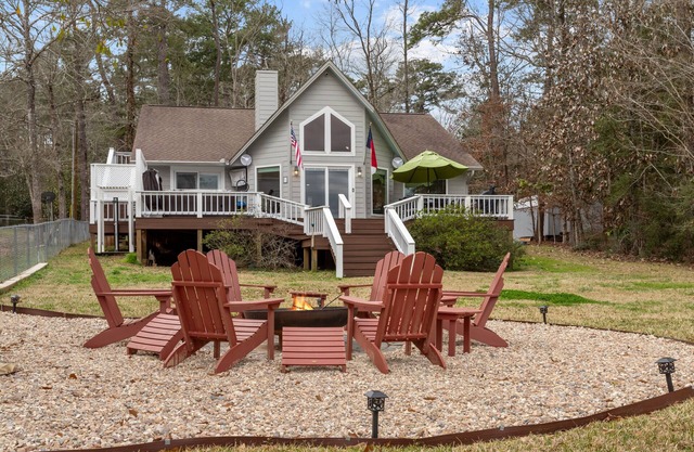 Lakefront, Hot Tub, and Fire Pit on Lake Charmaine
