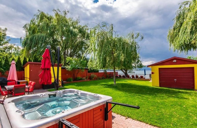 Lakefront House on Okanagan: Private Sandy Beach, Dock, 4 Bed/3 Bath, A/C