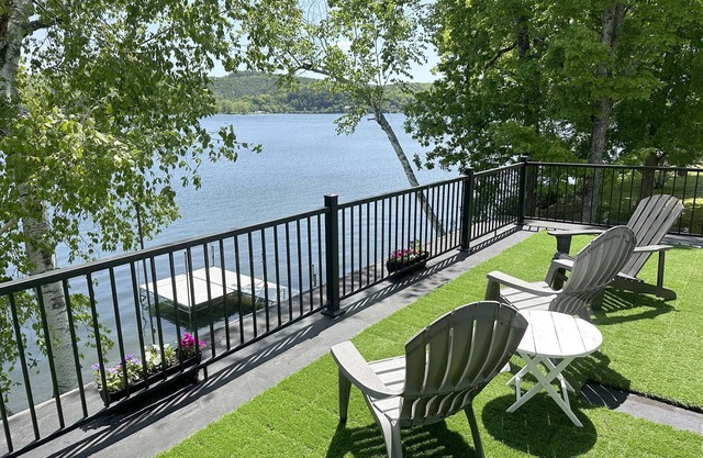 Lakefront House with Dock, Kayaks Paddleboard and Canoe