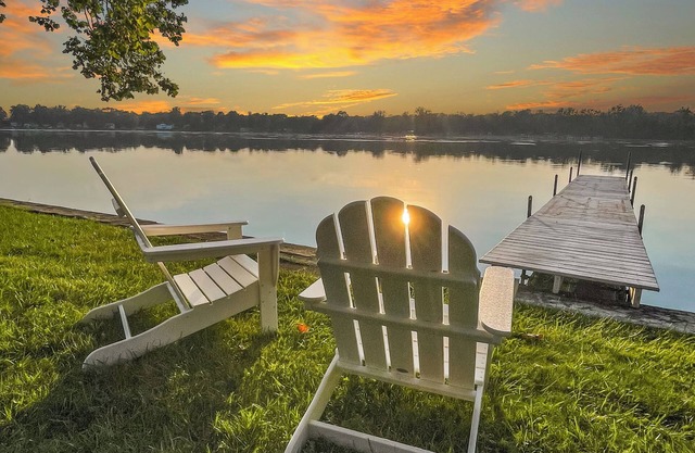 Lakefront|Kayaks|Paddleboat|Fishing