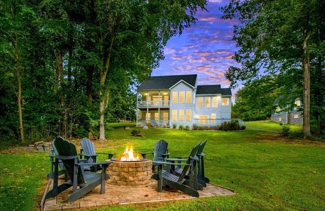 Lakefront Lake Anna, Boat Dock, Hot Tub, Deck View