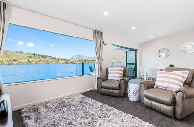 LAKEFRONT LIVING AT REMARKABLES - EAST