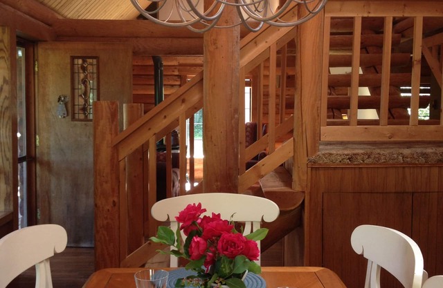 Lakefront Log-Cabin Retreat