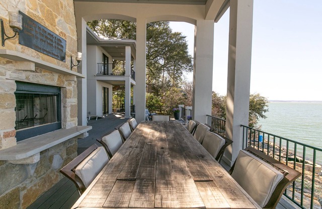 Lakefront Luxury-breathtaking Views-games-firepit