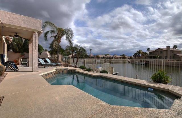 Lakefront Luxury Home with a Heated Pool, close to Peoria Sports Complex