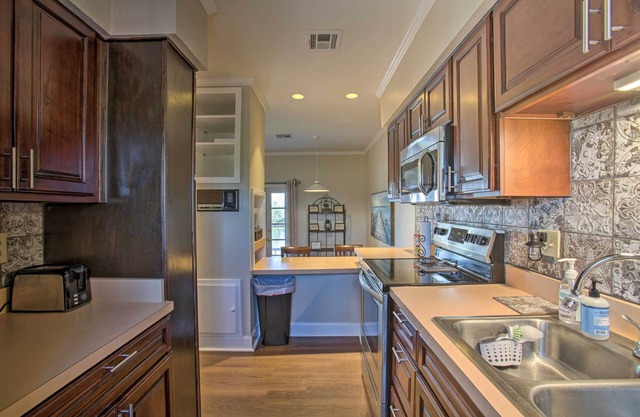 Lakefront Madisonville Townhome w/Views!