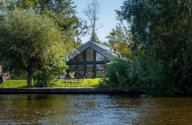 Lakefront Nature House with Private Dock: Tomke