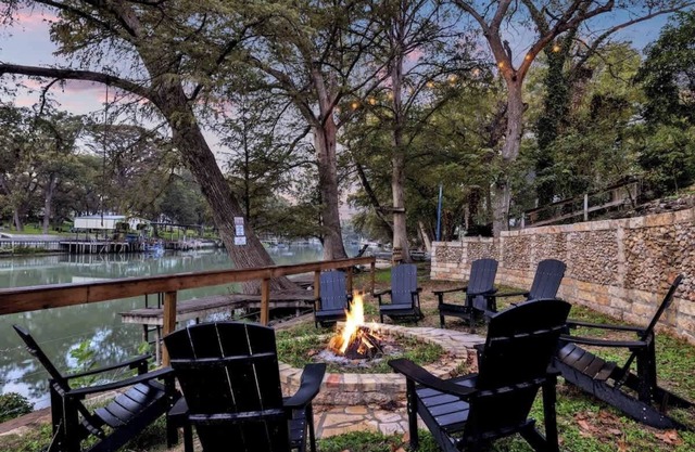 Lakefront Near Schlitterbahn and New Braunfels