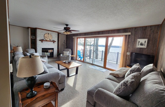 Lakefront Northwoods Retreat for Swimming, Fishing & Relaxing at The Bird House!