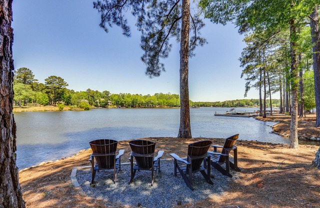 Lakefront Oconee Vacation Rental w/Patio & Views!
