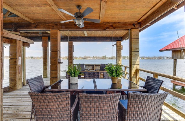Lakefront Oscar Home w/Game Room + Boat Dock!