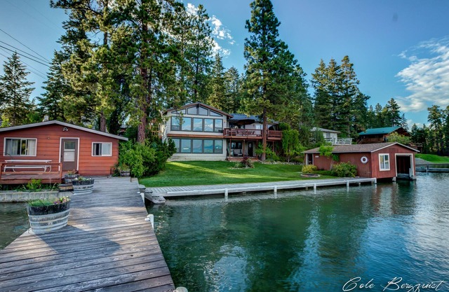 Lakefront Paradise - Flathead Lake 2022 Spacious Home Available