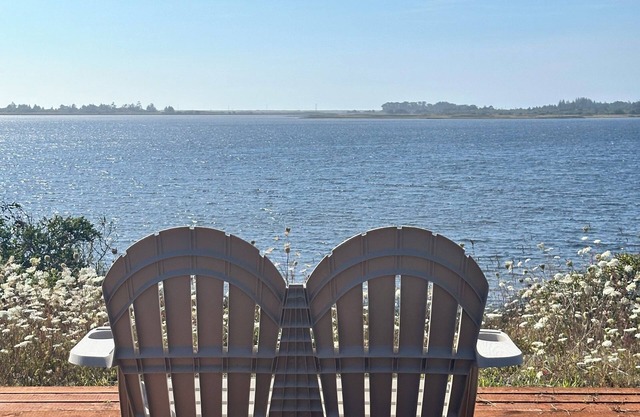 Lakefront Ranch with Hot Tub and WiFi in Crescent City