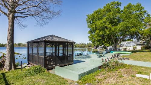 Lakefront Retreat - Boat - Fish - Close to all Orlando Parks - Disney - Universal - SeaWorld