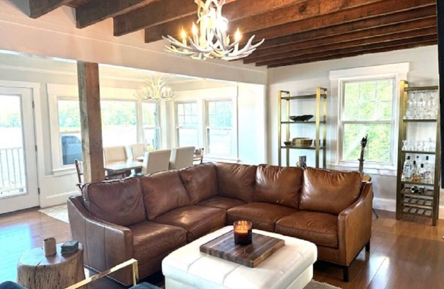 Lakefront Retreat Near Portland – Modern Comfort with Classic Charm.