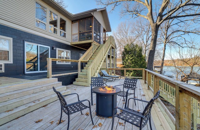 Lakefront Retreat w/Game Room in Bella Vista!